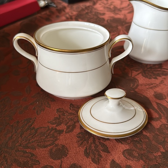 Noritake Bone China Elegant White and Gold Creamer and Sugar Set - Picture 7 of 11